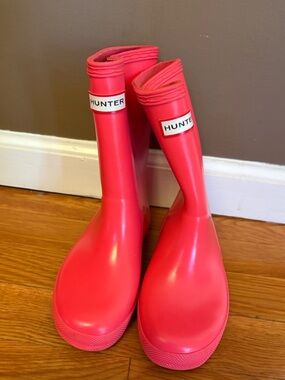 Hunter Kids neon pink rain boots size 12T